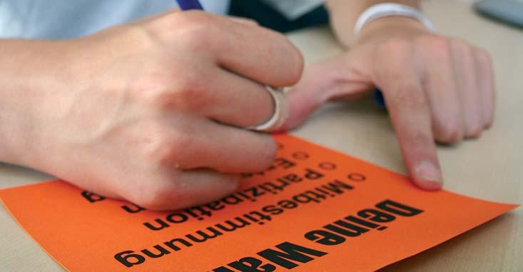 Thema 27 Wählen á la carte: Wie funktioniert das mit dem Wählen? VON ROLF DISSELHOFF Keine andere Wahl bietet so viele Wahlmöglichkeiten für die Wählerin und den Wähler wie die Kommunalwahl in Bayern.