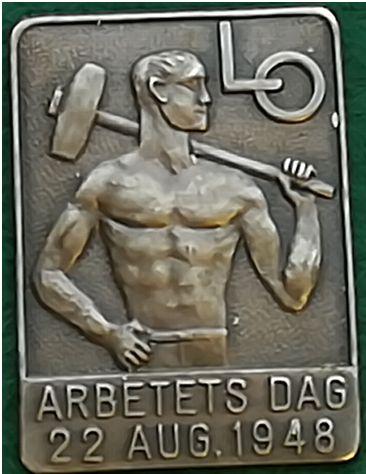 axeln. Ett köpt märke berättigade till fri entré på Liseberg, där stora festligheter hölls för att fira LO 50 år.