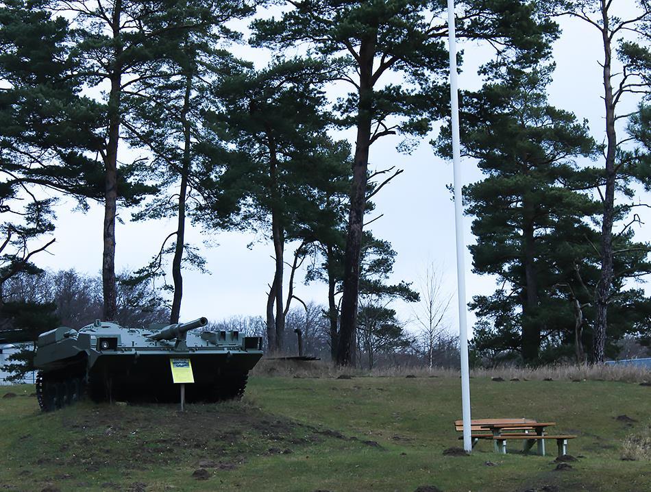 Ravlunda skjutfält 2016-08-12 Ravlunda skjutfält är ett militärt skjutfält beläget i Skåne mellan Simrishamn och Åhus.