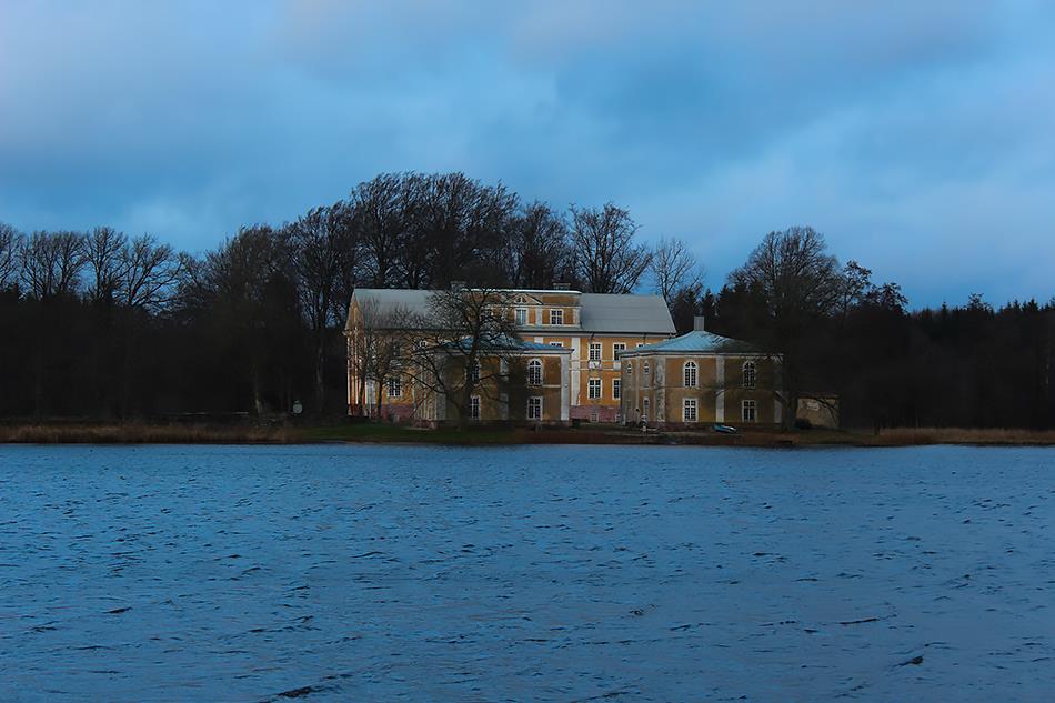 Tunbyholms slott 2016-12-08 Slottet uppfördes under 1624-1640 och anses vara ett av Skånes glömda renässansslott.