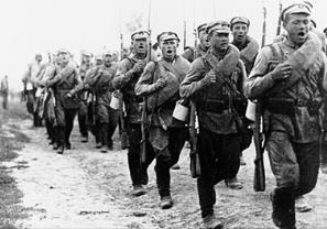 Den röda armén trängde snart undan den vita till halvön Krim och i öster till området kring Vladivostok.
