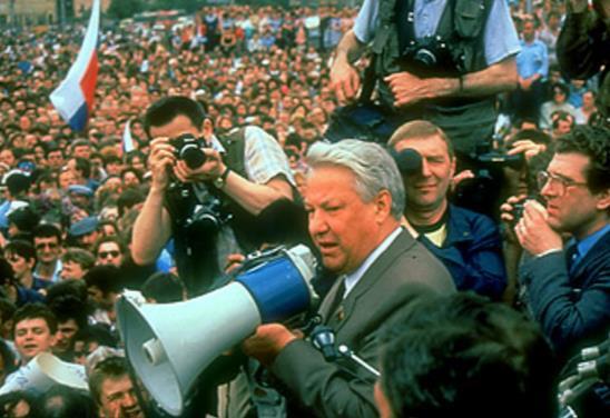 1989 måste Sovjetunionen släppa sina sattelitstater och unionen upplösas. Boris Jeltsin var Rysslands ledare 1991-1999.