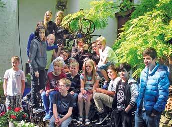 großen Fest für jedermann ein. Dieses Fest bietet eine Möglichkeit zu einem gemeinsamen Kennenlernen und Erleben. Das Fest beginnt am Donnerstag, dem 1.