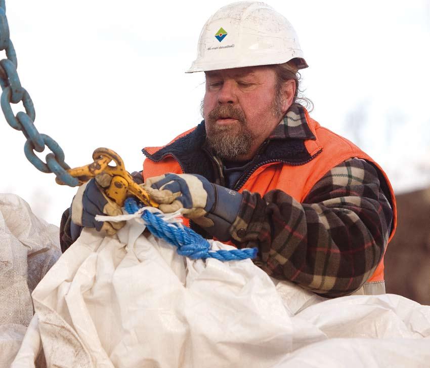 Två gamla kranar, 20 år eller mer och med en sammanlagd kapacitet av ca 800 ton/ timme byts mot en ny som kan hantera 1800 ton/timme. Det ger både kapacitetshöjning och ökad tillgänglighet.