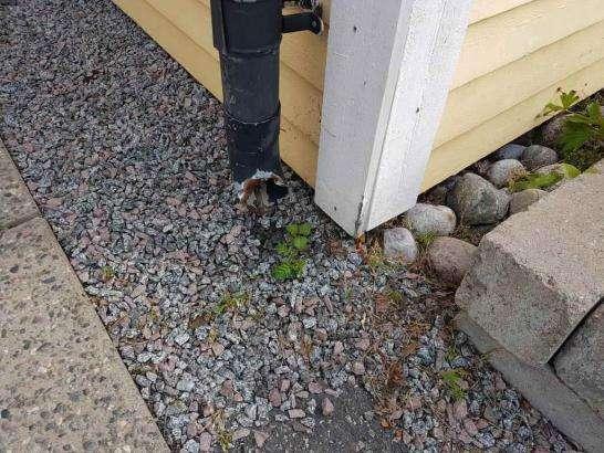 Balkong Hängrännor Stuprör Stuprör är ej anslutet till markledning.