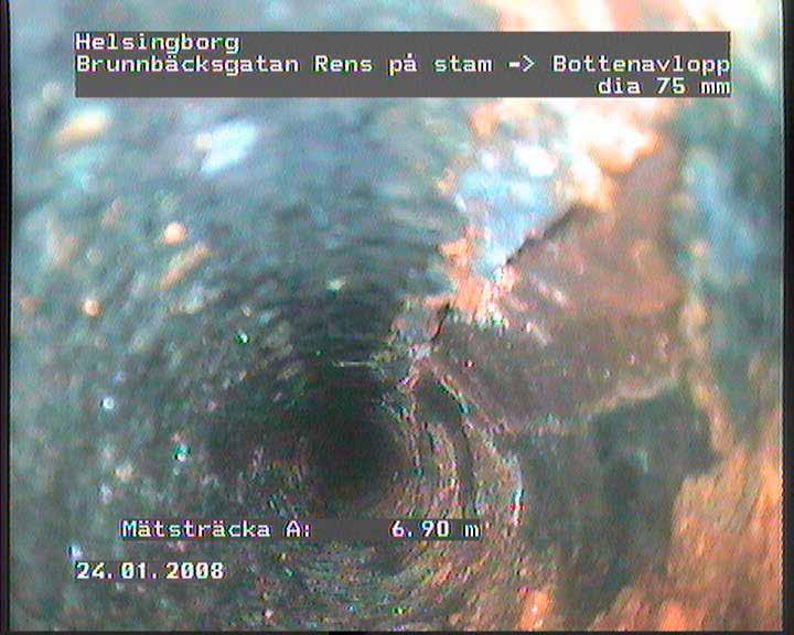 Bedömningar Grad 1 Ledningar i och under byggnad Inte aktuellt Grad 2 Rörväggen är synligt påverkad med ökad ytråhet som följd Grad 3 Ballastmaterial i betongrör är frilagt och fogarna har delvis