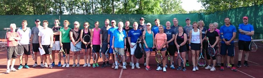 1.13 AKTIVITETER På alla lov under skolterminerna har det funnits minitennistävling, matchdagar (midi/maxi/junior- och tävlingsspelare) och Cardio Tennis.