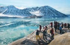 Storøya Kvitøya (Vitön) Danskøya Nordaustlandet Spetsbergen Longyearbyen Hornsund SVALBARD Dag 1: Longyearbyen Vi anländer till Longyearbyen, går ombord på vårt expeditionsfartyg och seglar ut ur