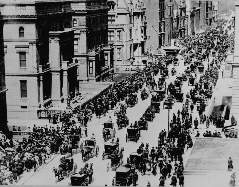 Example of transformative/disruptive transition New York Year 1900. Can you see the car?