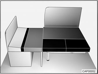 Fäll ut den längsgående sittbänkens sittplatta. Lyft den längsgående sittbänkens sittdyna och lägg den på förlängningen för sänglådan till den längsgående sittbänken.