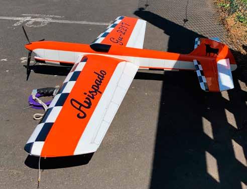 1/2018 15 Christoph won the F2B contest in Bitterfeld this year with his very nice Avispado design. Left: Model has vortex generators on the stab leading edge. The busy end.
