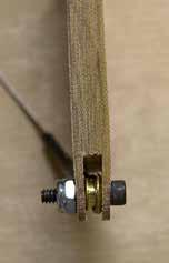 De två medföljande brickorna löddes fast på 1/8" pianotråden.