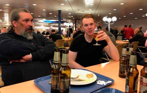 1/2018 5 När resan fortsatte bestämdes det att vi inte skulle hålla ihop bilarna utan att vi skulle ses när vi var framme. Det var ganska mycket trafik men det flöt på ganska bra ändå.