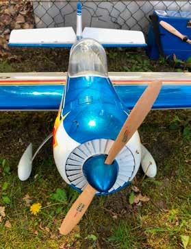 6 1/ 2018 Staffan i redyboxen. Roman Rados med sin nya snygga kärra. Frank Wadles fina Yak-55. Uppropet skedde ute på asfatscirkeln där vi hälsades välkomna av tävlingsledning och lokal politiker.