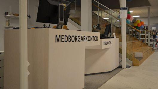 Av de bibliotek som tagits med i statistiken är det endast Sävsjö kommun som har börjat med meröppet, de har öppet 195 timmar i veckan. I Sverige finns 87 folkbibliotek som har börjat med meröppet.