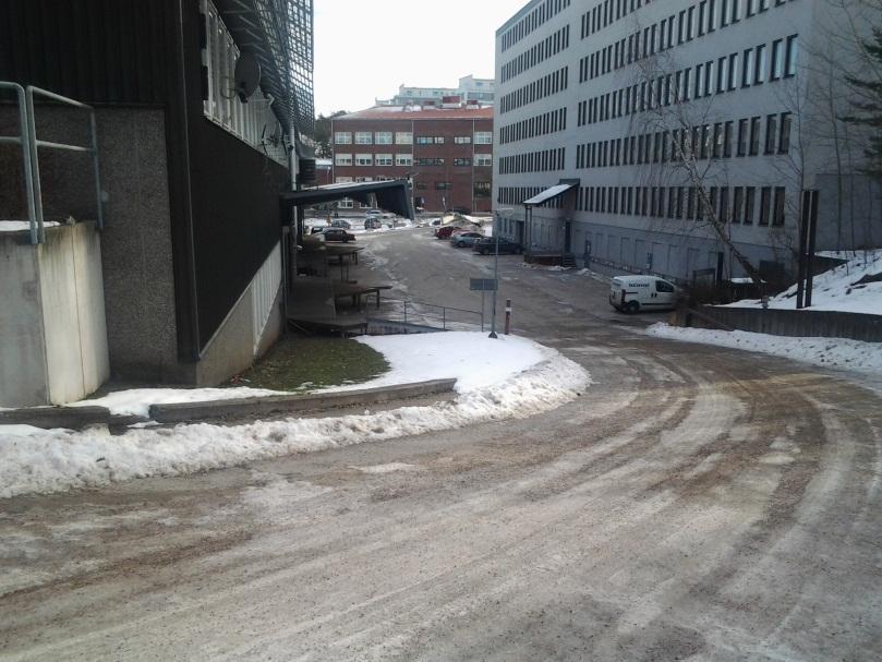 Bild 6. Vy över parkering BC från västra sidan om hus B.