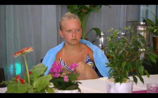 Gällande den språkliga kommunikationen återfinns detta på lite utspridda ställen i de undersökta episoderna. Dock är denna stereotypa föreställning uppbyggd på samma sätt som föregående.
