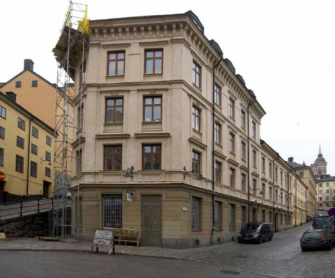 BASTUGATAN 1 A OCH B MED TIDSTYPISKA NYRENÄSSANSFASADER. FOTO J MALMBERG helt av putsade tegelhus i enlighet med stadens byggnadsordningar från 1736 och 1763.