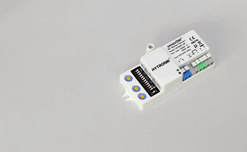 Anvisning 70 Närvarosensor med trådlös kommunikation Modell: HC08V/RF Känslighet Lys-tid Vred för kodsändning (TX) RF-antenn Antennmodul Dagsljussensor Stand-by tid Fästhål Vred för kodmottagning