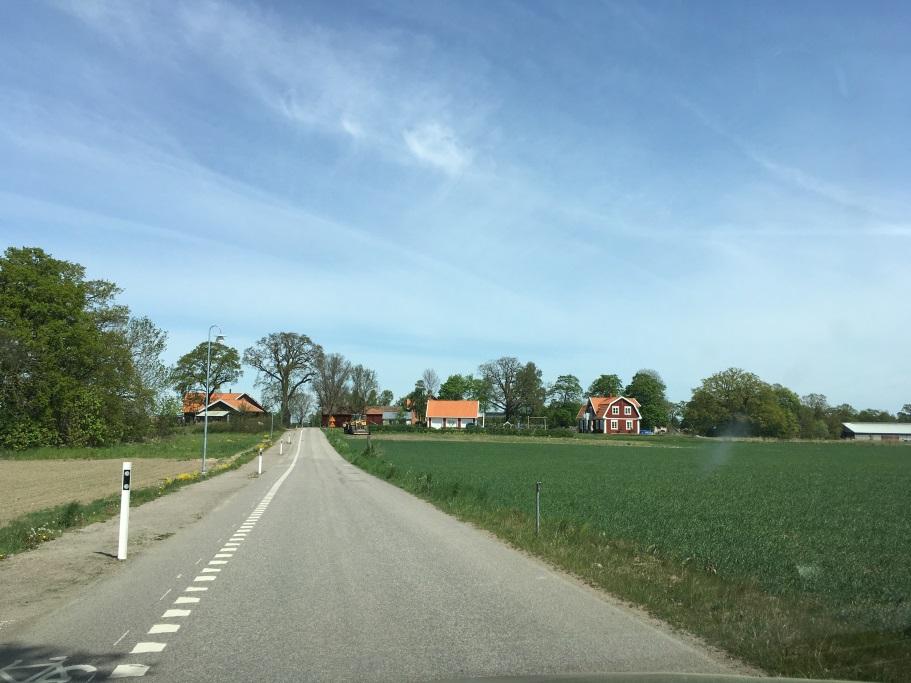 Upprättad 2017-08-23 2016-2426 13(25) Gång- och cykelväg till vänster i bild Vid E22, cirka 1 kilometer väster om planområdet finns busshållplats som trafikeras av Kalmar länstrafik (KLT) med cirka