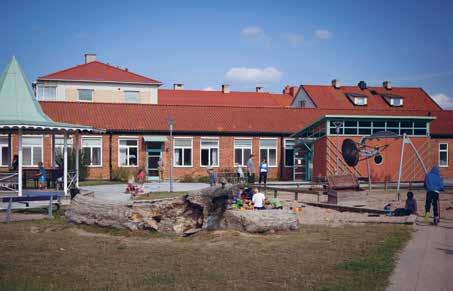 Upptagningsområdet är Lännaområdet i Visby. Skolan har 80 elever. Eleverna i årskurs 2 går vidare till Alléskolan, några hundra meter bort.