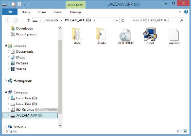C Dubbelklicka på JVCCAM_APP -ikonen i Devices with Removable Storage. 3 Öppna LCD-skärmen. D Dubbelklicka på install (eller Install.exe). 0 Denna enhet startas och VÄLJ ENHET -menyn visas.