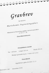 ATT VÄLJA GRAVPLATS Gravgården i Mariehamn erbjuder tre alternativ vid valet av gravplats. KISTGRAV, URNGRAV eller plats i MINNESLUNDEN.