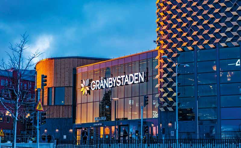 OM GRÄNBYSTADEN OM GRÄNBYSTADEN I november öppnade den södra utbyggnaden av Gränbystaden galleria som innehåller biograf, flera restauranger och butiker.