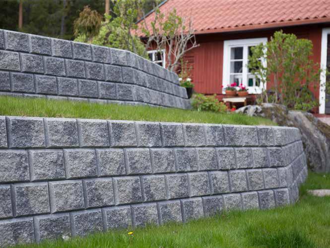 ender En enkel och säker mur Norblock och har sedan många år varit storsäljande i Norge och som letat sig över gränsen till Sverige. Mursystemet finns både med slät yta () och i hugget utförande ().