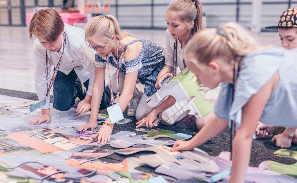 Skolan ska därigenom bidra till att eleverna utvecklar ett förhållningssätt som främjar entreprenörskap.