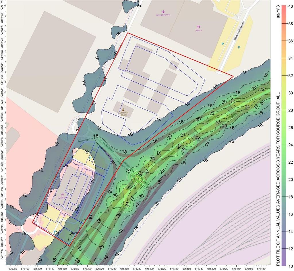 Figur 14. Framtida scenario 2020, beräknade halter av partiklar (PM 10) som årsmedelvärden. Planområdet markeras med röd linje.