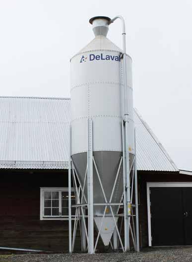 foderstation får varje ko tillgång till små portioner regelbundet under dagen. DeLaval FSC40 och FSC400: Öppen design för kokomfort.