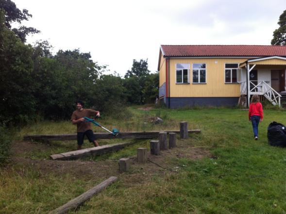 Bakgrund När vi för ett år sedan undersökte vad eleverna i saknade på skolgården var hinderbana och linbana det mest förekommande svaren.