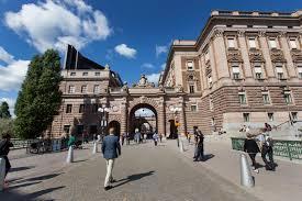 Riksdagshuset För allmänhet och grupper ordnas visningar i Riksdagshuset.
