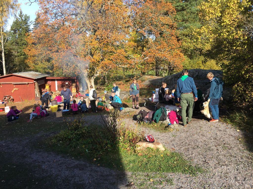 Verksamhetsberättelse för Kallhälls scoutkår 2016-2017 Styrelsen för Kallhälls scoutkår