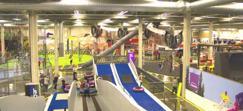 Resa till SuperPark i Uleåborg Superpark är en aktivitetspark i Uleåborg där man kan åka skateboard, kikbike, utöva parkour, spela golf, klättra högt, hoppa på trampoliner, testa på hängglidning,