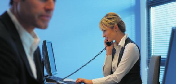 KOMFORT För att ge dig axial kofort kan du välja ellan flera olika luftflödesönster ed fjärrkontrollen: Autoswing: Vertikal autoswing flyttar autoatiskt luftriktarna upp och ner för att fördela