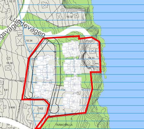 I bilden nedan syns det hur den tänkta bebyggelsen ligger inom området och i förhållande till strandskyddat område (blå