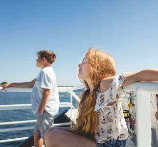 Karlshamn och Matvik Skärgårdsturerna avgår från Skärgårdsterminalen i Karlshamn och Matvik. Din biljett köper du när du går ombord på båten och betalar med betalkort, Swish eller kontanter.