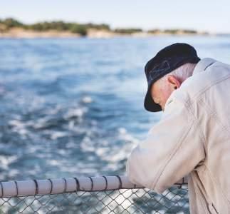 You buy your ticket when you board the boat, and you pay by payment card, Swish or cash (SEK or EURO).