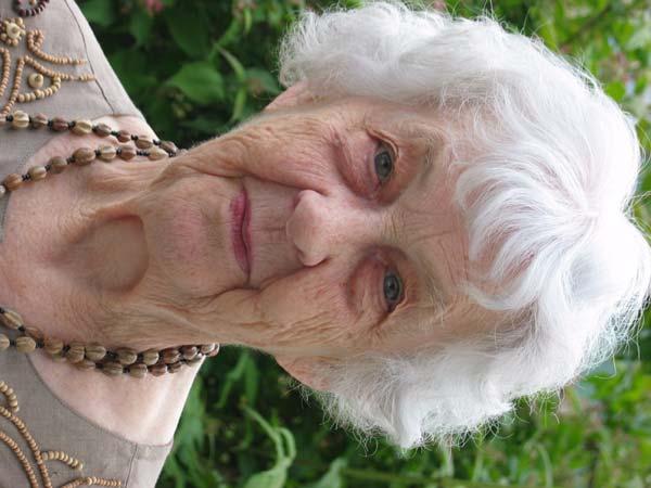Birgit - en 95 årig kronologi Mor - denna lista baserar sig på det vi hört men redan glömt detaljerna omkring, vi vill att Du rättar men framför allt fyller på med Dina minnen - dem vill vi ha