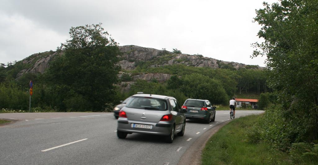 en god tandard bör den vara mint 2,5 meter bred och gärna 3 meter där utrymme finn. I förtudien förelå en paage över väg 163 i höjd med Replagargatan.