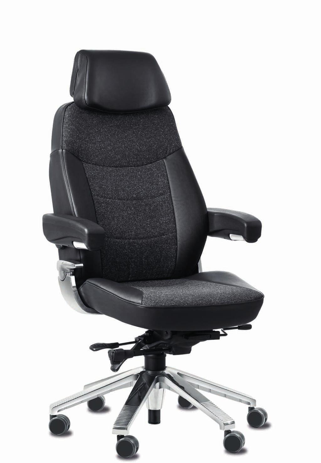 Det känns verkligen som att man sitter i stolen, inte på den. Pricken över i:et är den nya, slankare designen hos Svenstol.