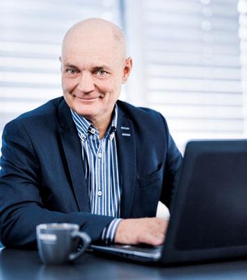 2 (24) VD KOMMENTERAR Vårt finansiella fokus ligger fortsatt på långsiktig tillväxt, där vi ser de två målen soliditet och rörelsemarginal som hygienfaktorer.