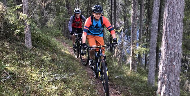 Cykling Sångenleden är en vandringsoch mountaibikeled som erbjuder fantastiska stigar i en varierad och vacker natur.