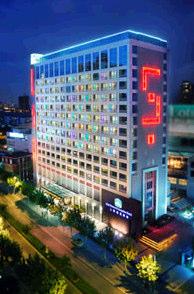 After a busy day, feast on the international cuisine or wind down with your favorite cocktail. Approximately 40 minutes from Pudong Int'l Airport and 35 minutes from Hongqiao Airport by car.