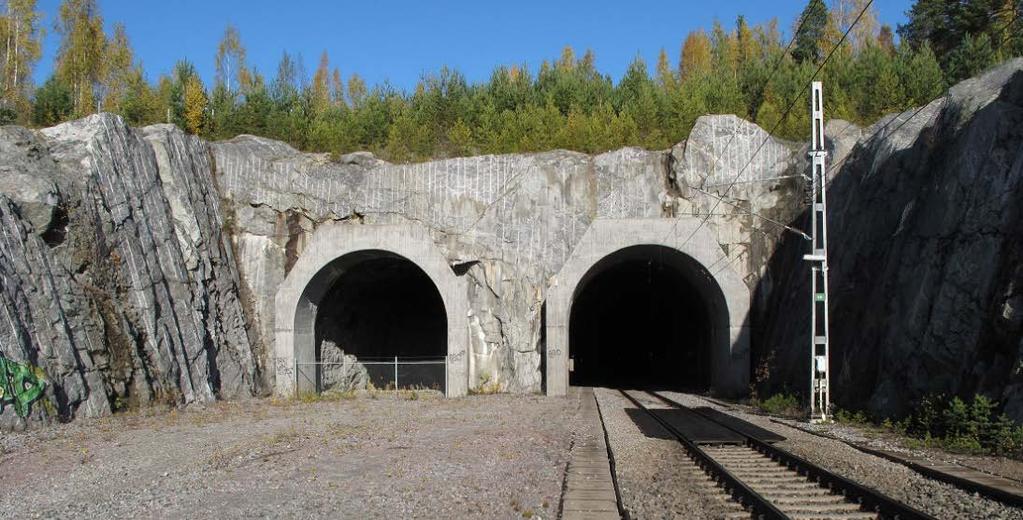 Entreprenadsumman för den här utbyggnaden till dubbelspår på en sträcka av 8,7 kilometer uppgår till cirka 1500 miljoner kronor (exklusive resecentrum och upprustning av befintlig tunnel).