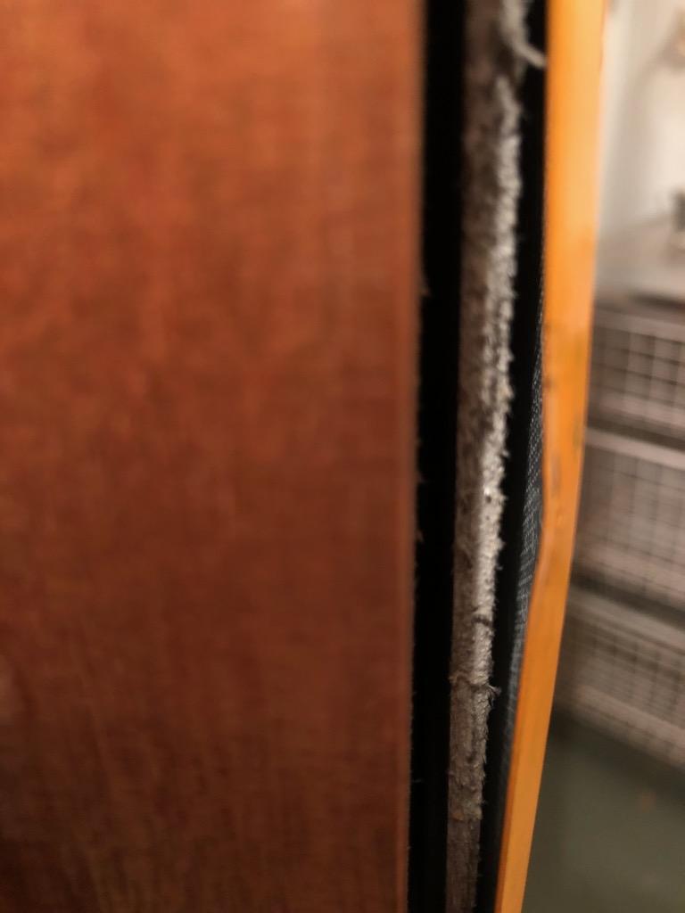 RISKANALYS Entréplan Pannrum Asbest. Då det noterades att det fanns asbest i dörren in till pannrummet bör man hantera denna efter gällande regler vid eventuell renovering. Toalett Missfärgningar.