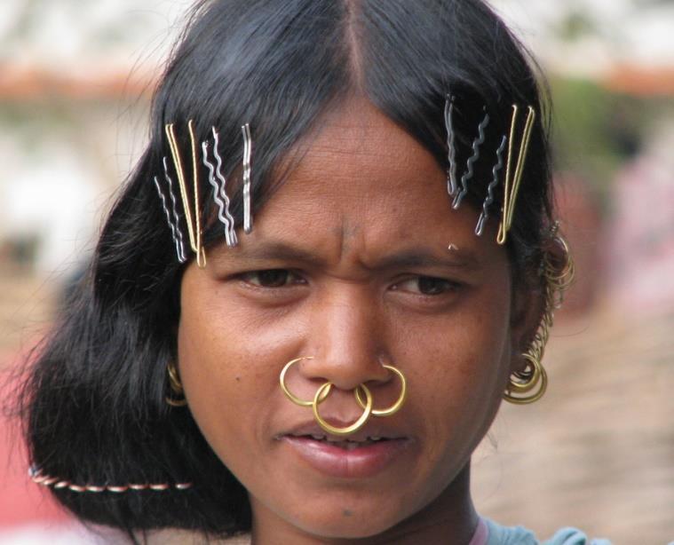 DE FEM STÖRSTA FOLKSTAMMARNA I CHHATTISGARH GOND TRIBE Namnet härstammar från ordet Telugu som betyder Kond, lever högt upp i bergen i distriktet Bastar.