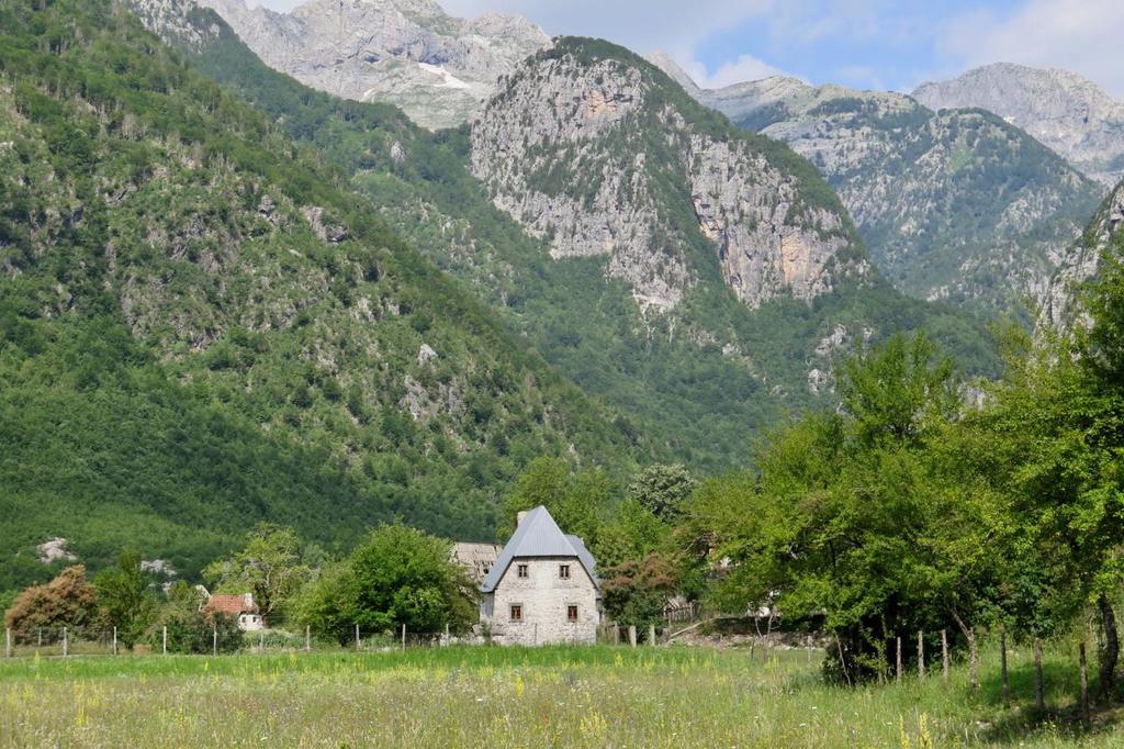 Den vackra byn Theth i Balkan Alps. Foto: Mona Stråling. INLEDNING AviFaunas första resa till Albanien blev lyckad.